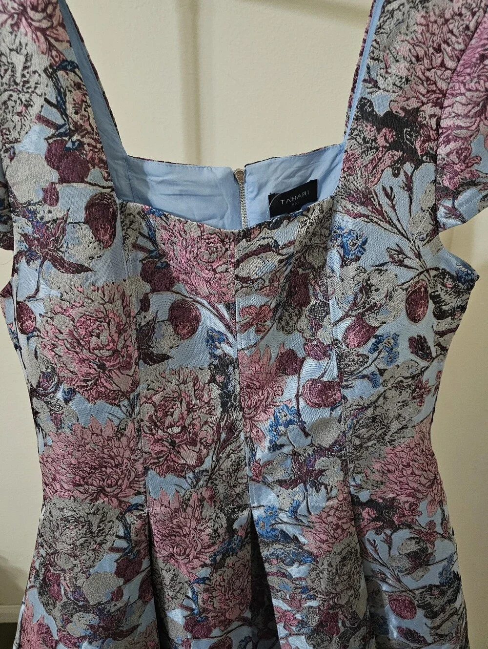 Women's Clothing (681) - Picture 6 of 8